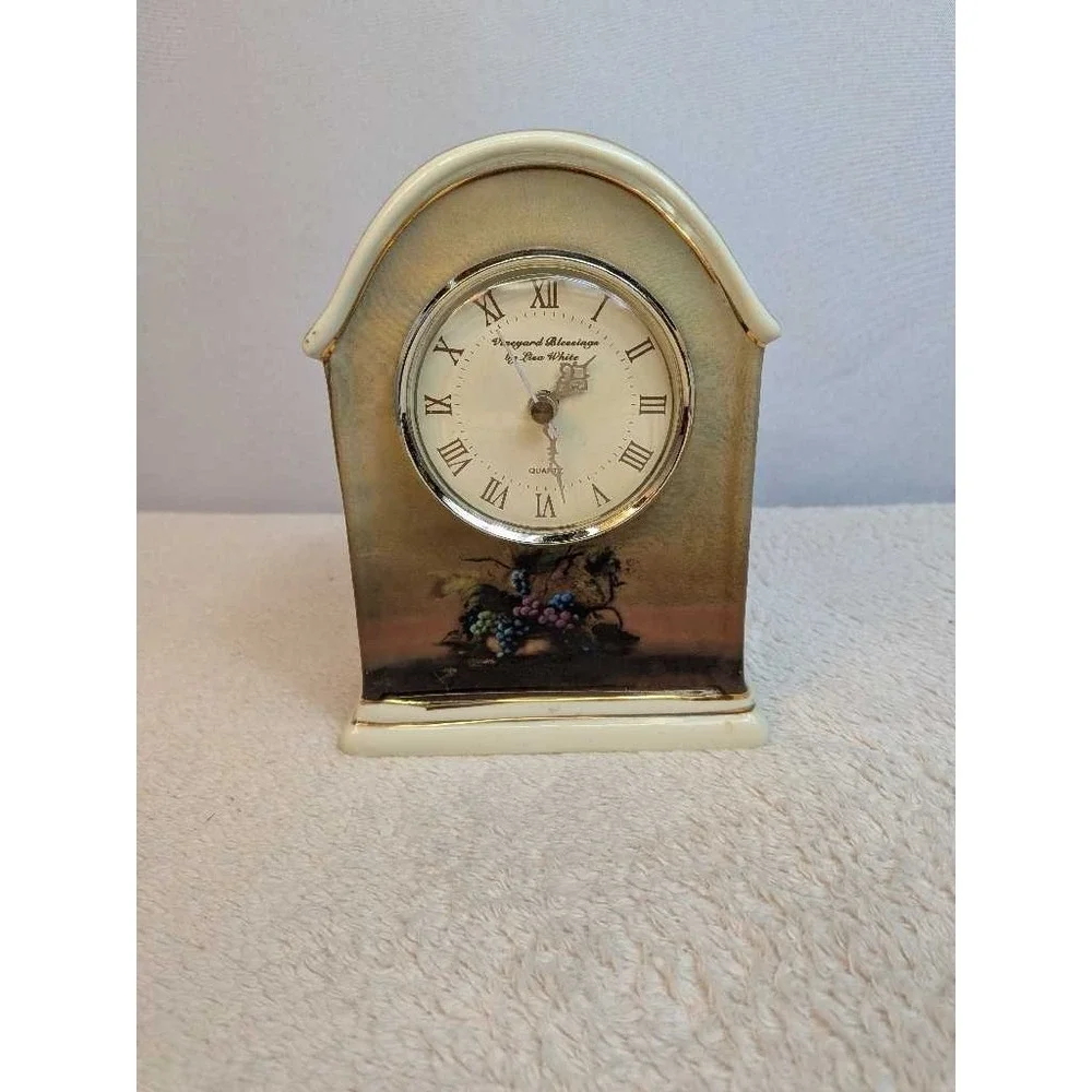 Vineyard Blessings Lisa White Arts Uniq Inc. Decorative Mantel Clock